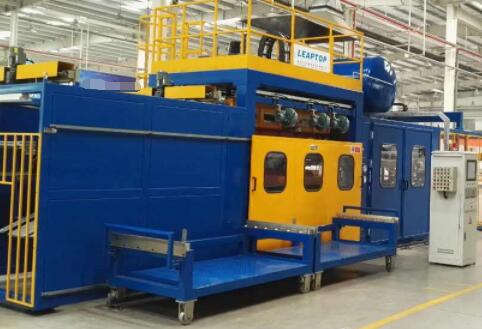 20220429164853.jpg 正負壓多工位熱成形機的機構部份